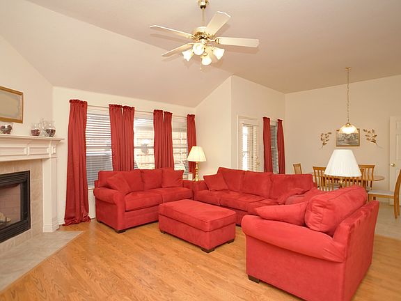 4th image of 817 Camellia Ct