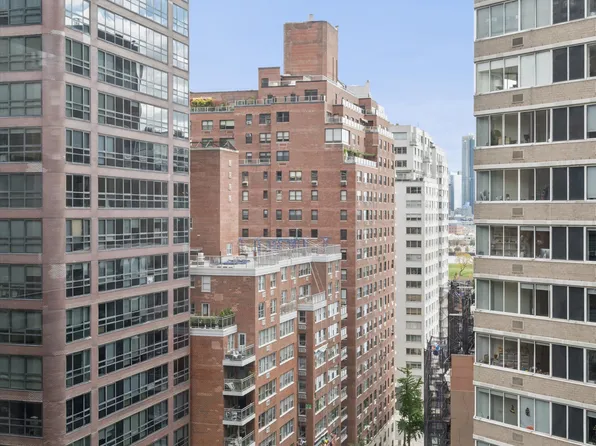 400 East 54th Street image 7 of 7