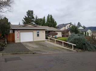 381 Chandler Dr, Roseburg, OR