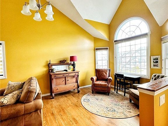 4th image of 8229 Claridge Ct