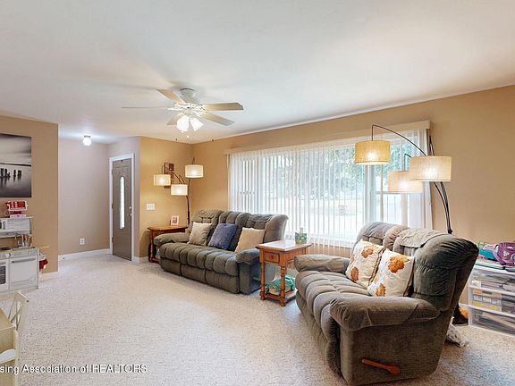 3rd image of 2406 Lyman Dr