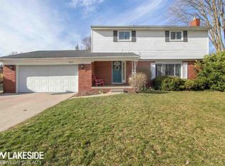 6077 Westmoor Dr, Shelby Township, MI 48316