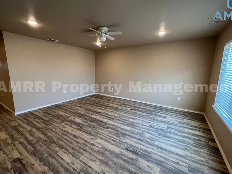 2509 N Ave N — Photo 10