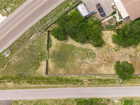 2nd image of 4122 & 4126 Summit Dr
