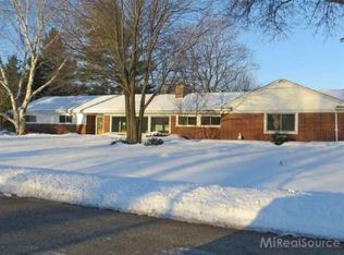 396 Belhaven Rd, Troy, MI 48085