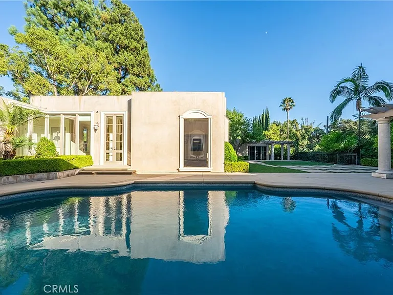 1049 Oak Grove Pl — Photo 13