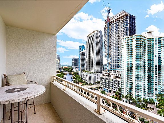 3rd image of 511 SE 5th Avenue #1804