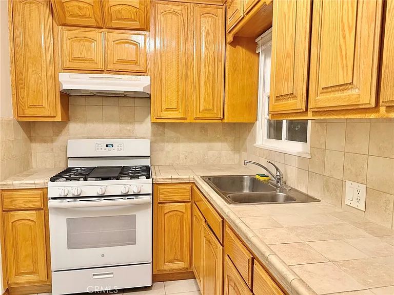 1744 Huntington Dr — Photo 30