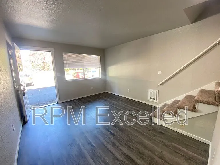 630 M St NE — Photo 5