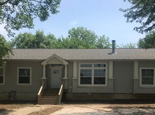 5621 NW Green Hills Rd, Topeka, KS 66618