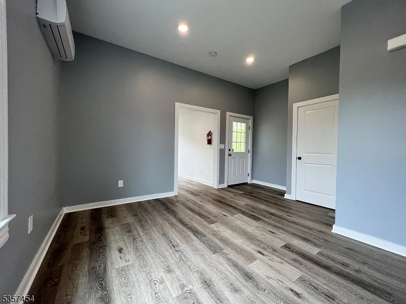 1 bed, 1.0 bath, $1,900 — Photo 4