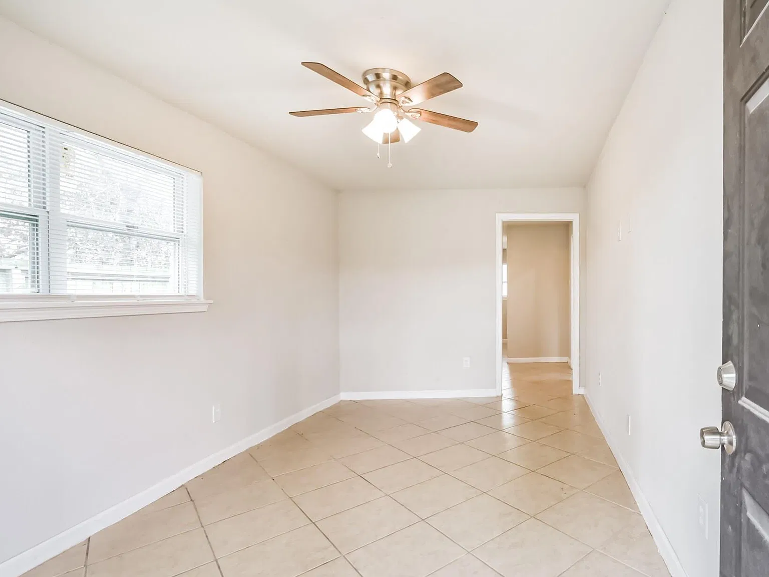 2 bed, 1.0 bath, 720 sqft, $1,000 — Photo 3