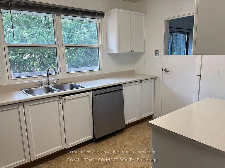 4130 Lawrence Ave E — Photo 4