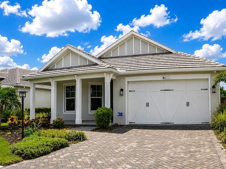 8075 Slipway Dr — Photo 2