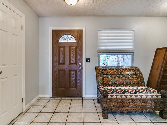 4th image of 129 Lochwood Pl