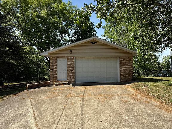 4th image of 72 Military Rd