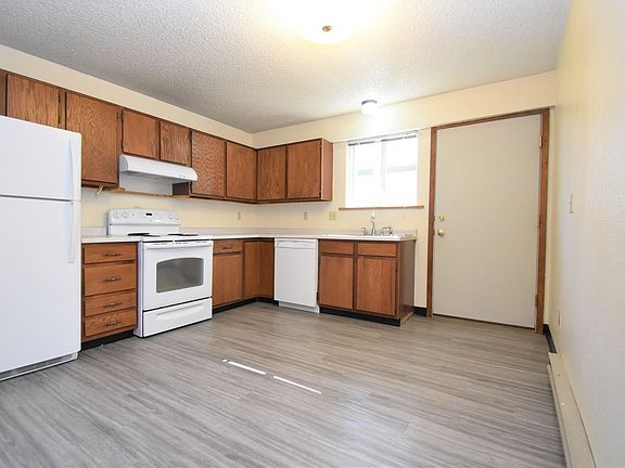 3rd image of 8 Hoffman Dr Unit 1