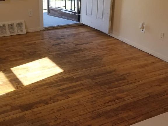2nd image of 2023 Riverbank St
