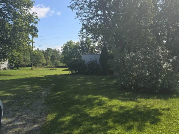 2323 S Huron Rd, Kawkawlin, MI 48631