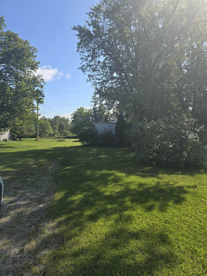 2323 S Huron Rd photo 1