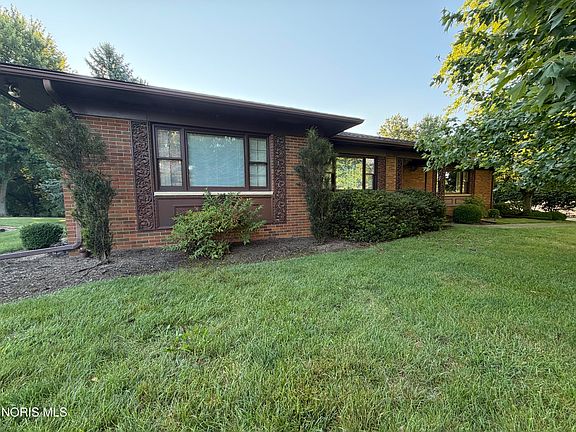 3rd image of 705 Village View Acres