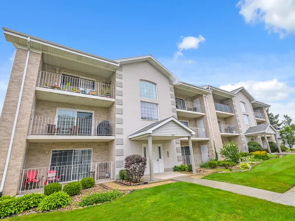 9140 W 95th St APT 3A, Hickory Hills, IL 60457