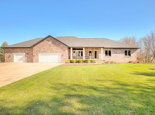 3834 Blackhawk Rd, Rockford, IL 61109