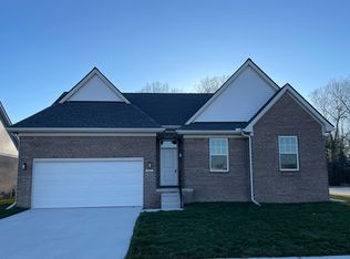 29392 Bayside Cir, Chesterfield, MI 48047