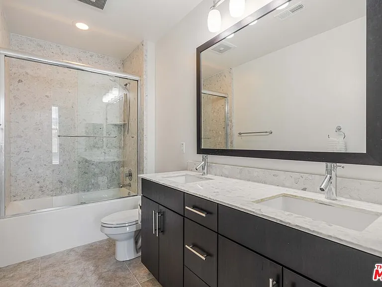 12920 Runway Rd #340 — Photo 26