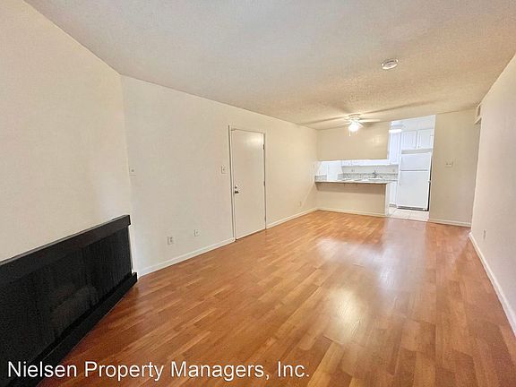 3rd image of 2815 H St APT 3