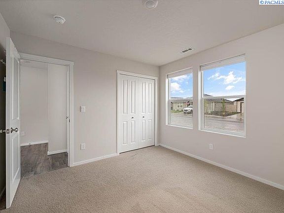 3rd image of 11329 Dunsmuir Dr