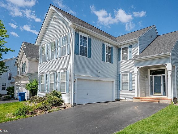 3rd image of 31 Hawthorn Dr