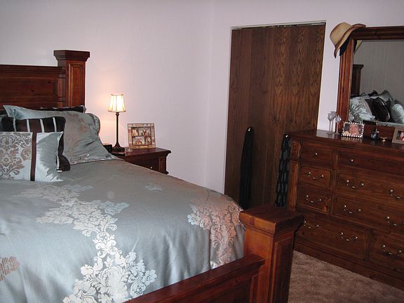 3rd image of 825 Driftwood Dr