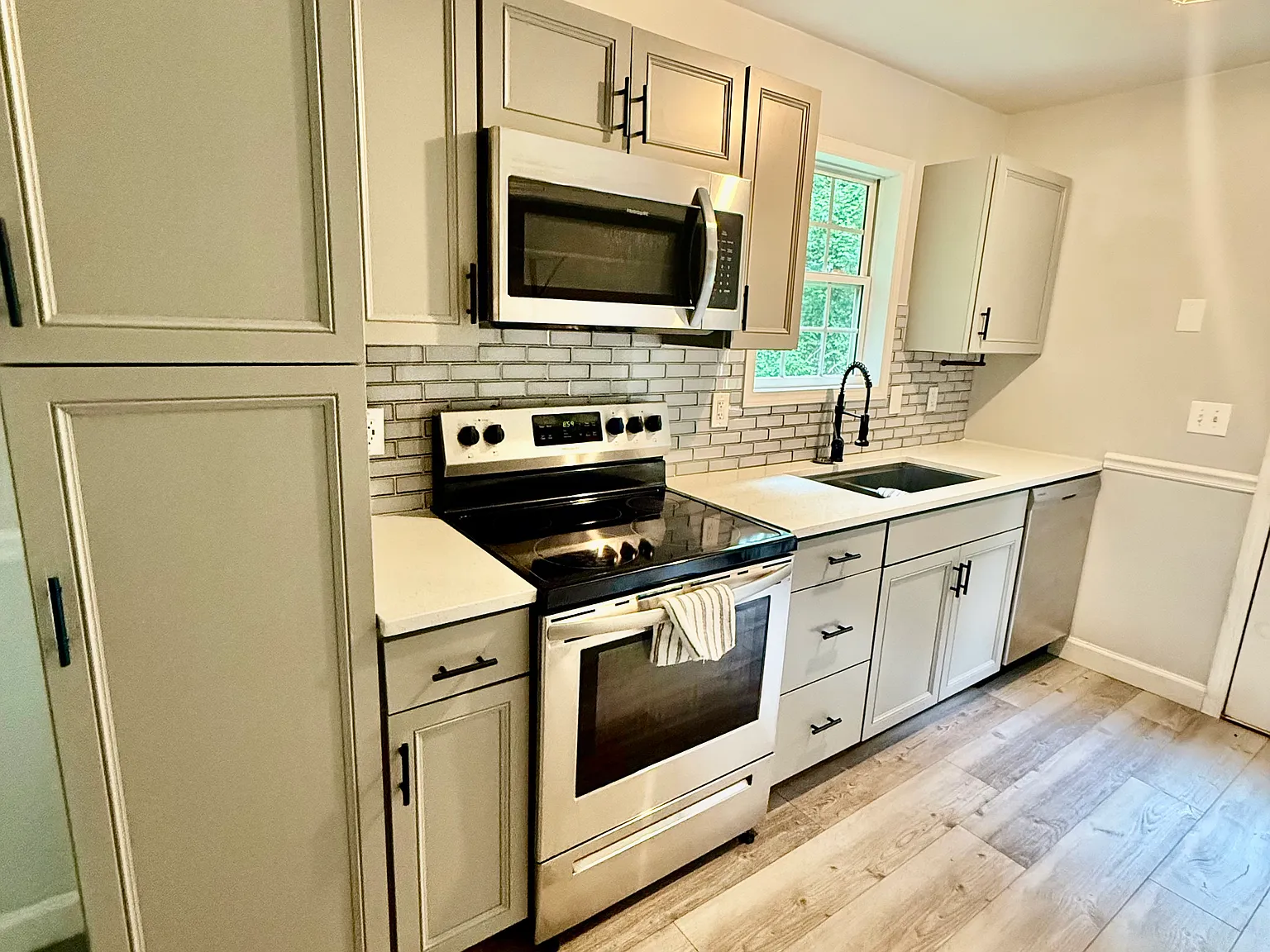 3 bed, 1118 sqft, $1,700 — Photo 2