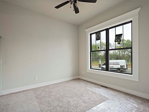 2nd image of 2221 NW Killarney Ln