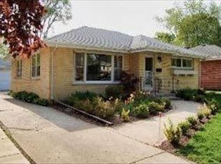 113 N Elmhurst Ave, Mount Prospect, IL 60056