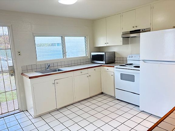 4th image of 87-622C Farrington Hwy