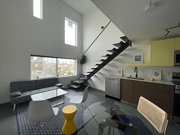 3rd image of 3911 Centre St #501