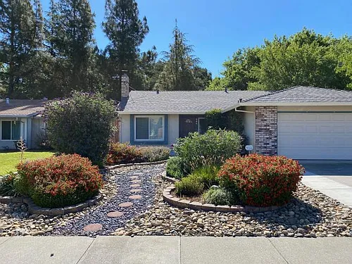 446 Edwin Dr Photo 1