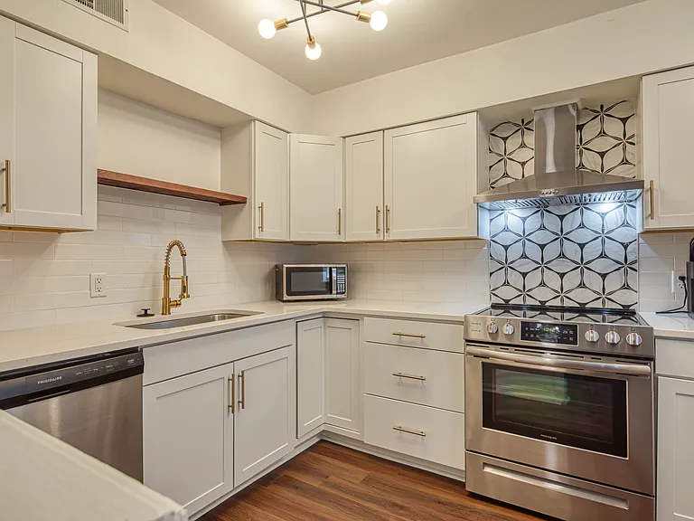 337 W Bute St #8 — Photo 3