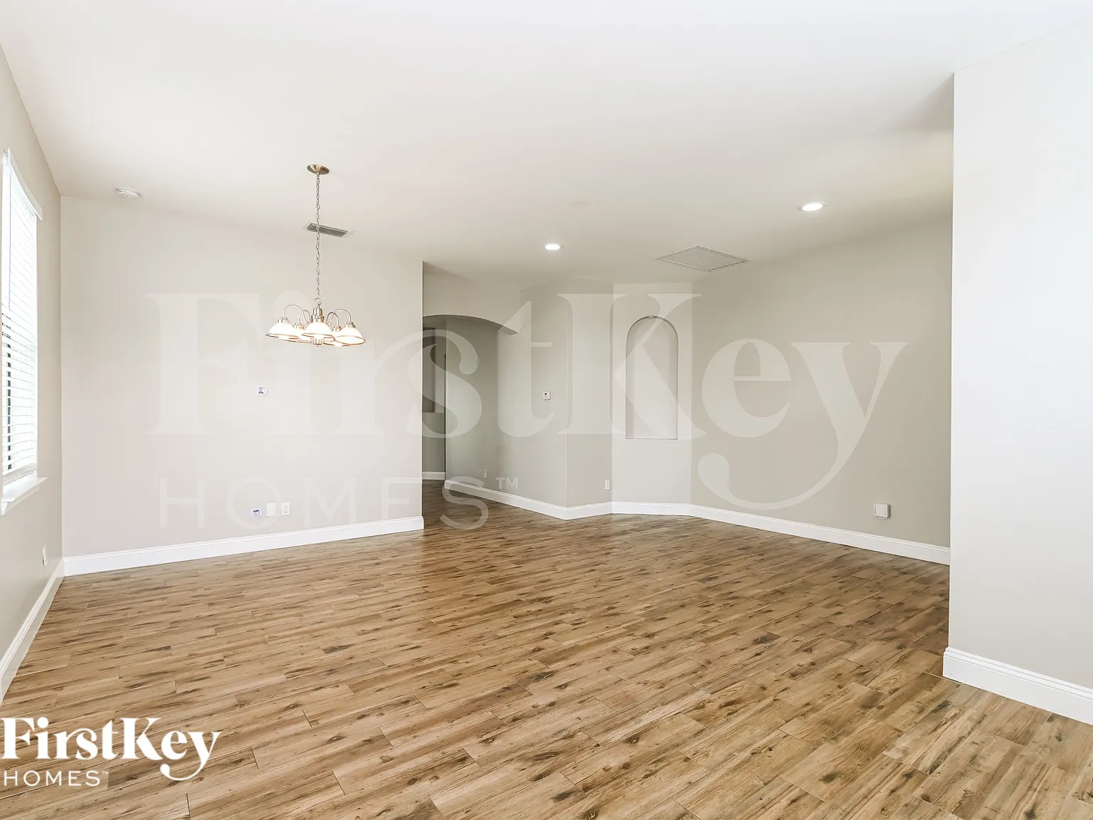 4 bed, 2.0 bath, 1853 sqft, $2,160 — Photo 3