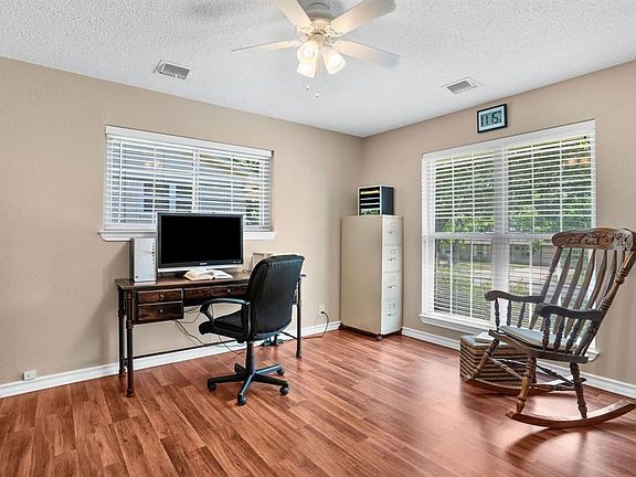 4th image of 617 Edwards Dr
