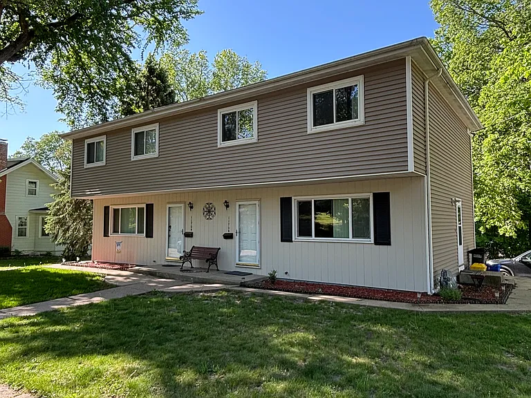 1170 Langworthy St — Photo 1