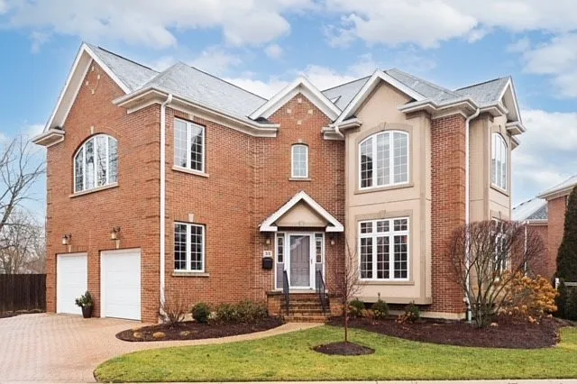 35 Windsor Dr photo 1