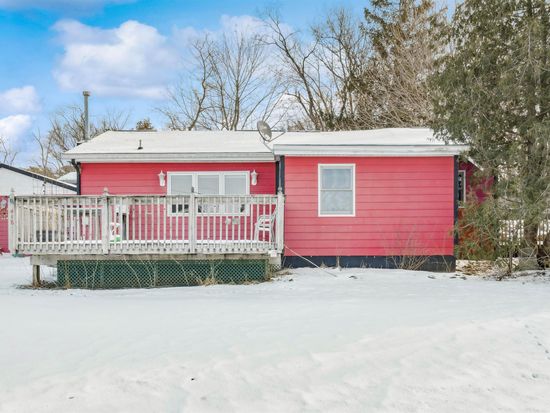 416 S Thomas St, Earlville, IA 52041