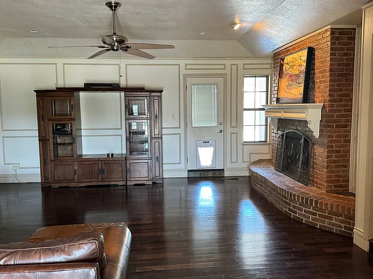 9001 Hunters Glen Trl — Photo 4