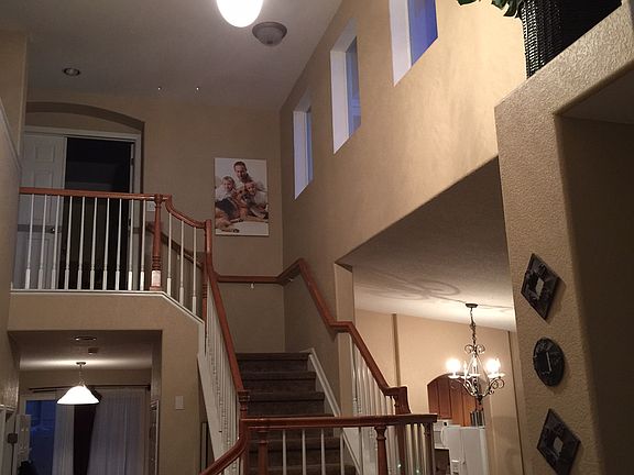 17-foot vaulted ceiling