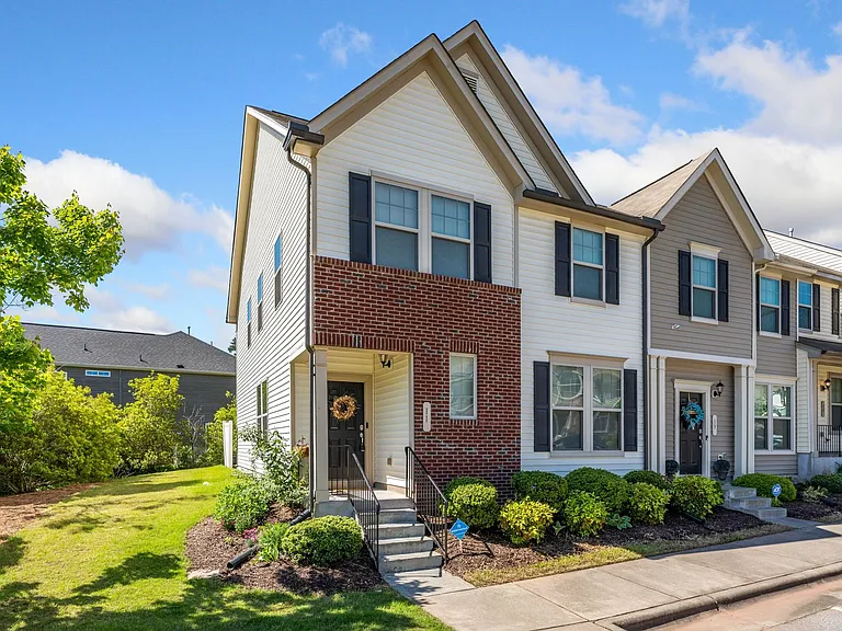 11 Moss Grove Ln — Photo 1