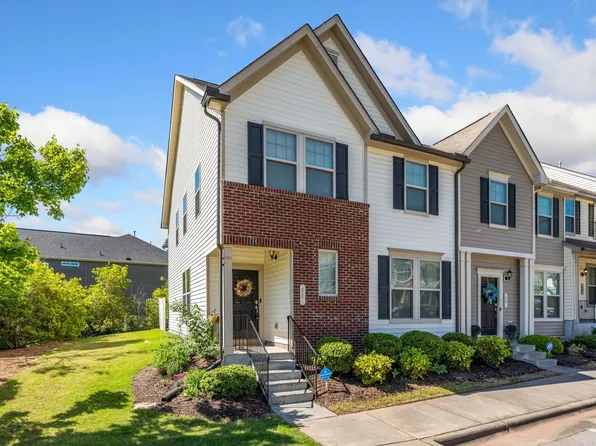11 Moss Grove Ln, Durham, NC 27703
