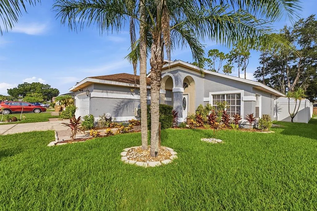 4 bed, 2.0 bath, 1783 sqft, $3,250 — Photo 3